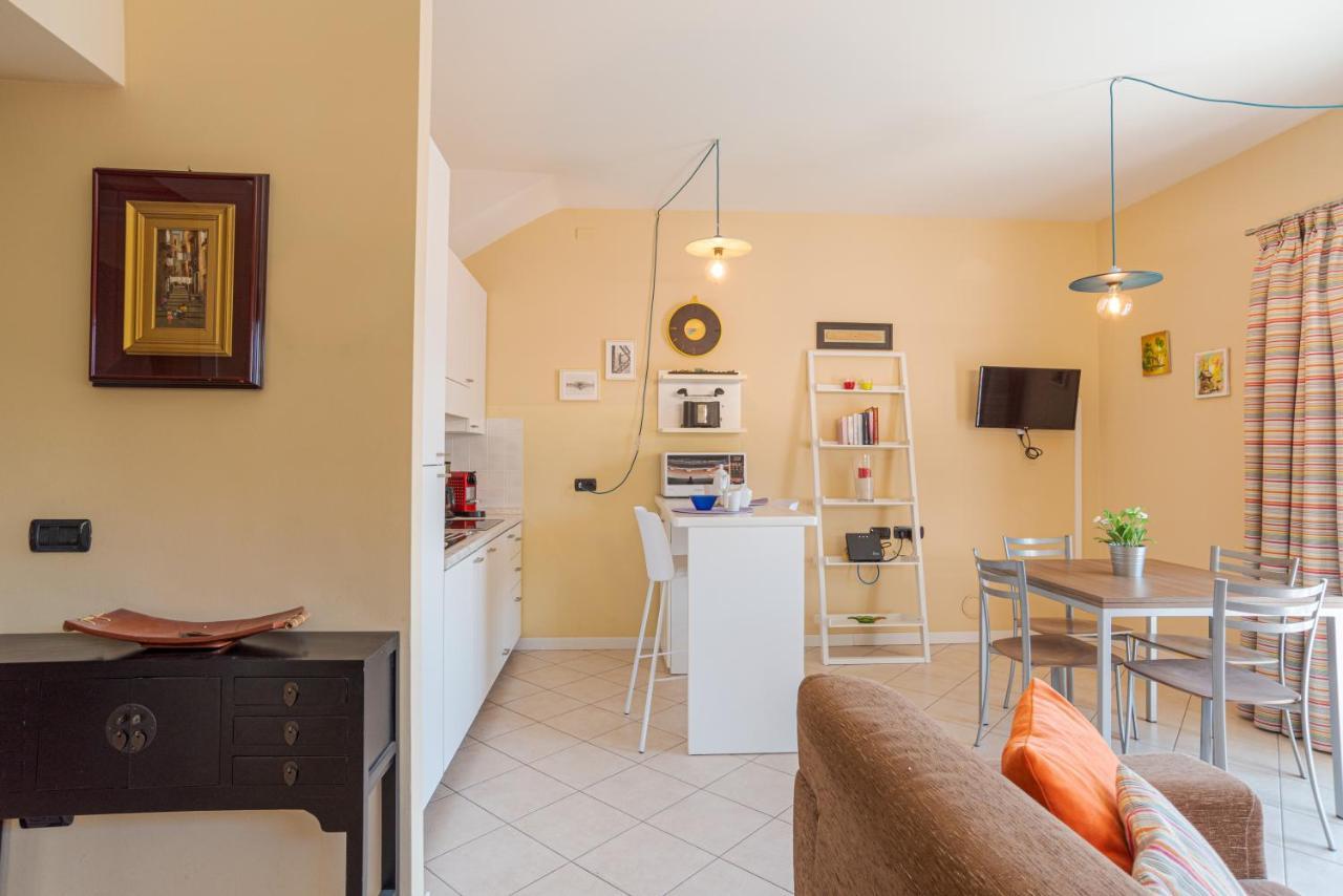 Lake Como Apartment With Balcony And Private Parking Ossuccio Luaran gambar